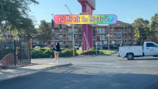 街头系列-齐刘海紫色盘发的大屁股渔网袜便利店员